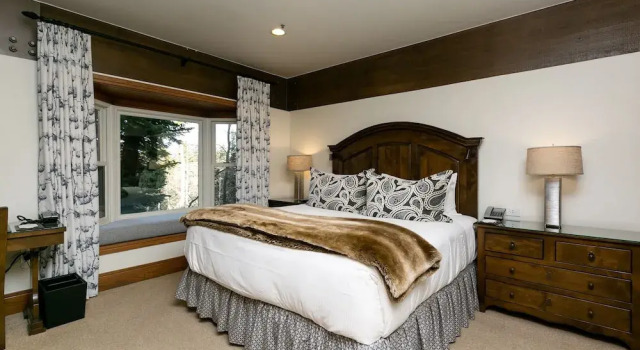 Номер Standard Luxury Four Bedroom Multi-Level Townhouse with Hot Tub