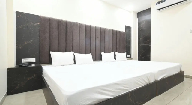 Номер Deluxe The Byke Express - Mahakal Residency Pan India Pure Veg Hotel Chain