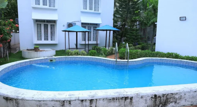 Anton White Villas Resort, Забронировать Курортный отель Отели штата Тамилнада с бассейном, Бассейн