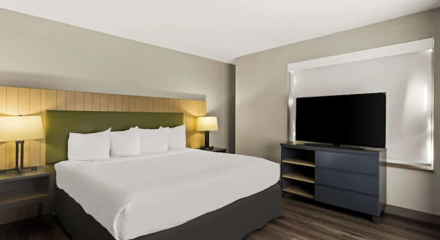 Двухместный люкс Country Inn & Suites by Radisson, Hinesville, GA