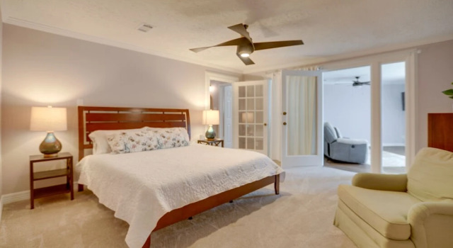Poolside Oasis Near Medical Center & NRG Stadium!, Забронировать Дом для отпуска Виллы Беллэйр, Вилла