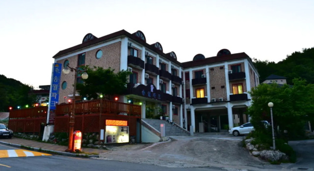 Songwol Park, Boek Hotel Hotels in Gangwon-Do met parkeren, Parkeren