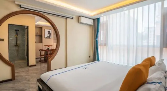 Люкс Deluxe Dolphin Bay Film and Television Smart Hotel (Qujing Bund Wanda Branch)