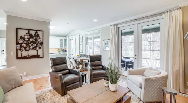 Коттедж с 5 комнатами Downtown Douglas Home w/ Kayaks Near Oval Beach