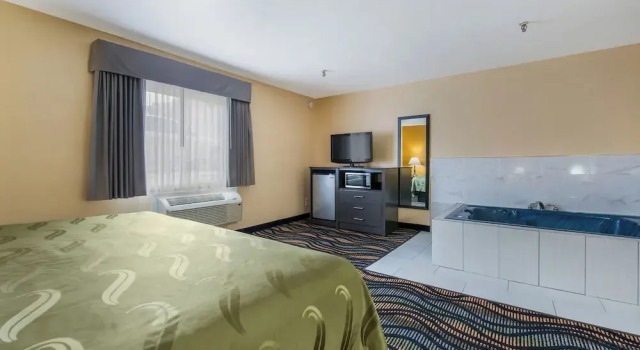 Sweden House Lodge, Book Hotel Rockford Illinois