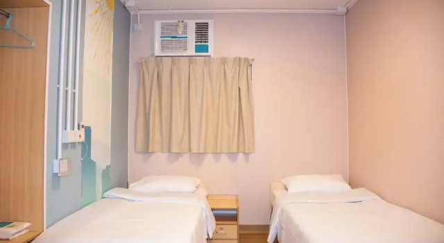 Runway 1331 - Enlight Youth Hostel, Book Hostel / Vandrerhjem Billige hoteller i Hong Kong Island