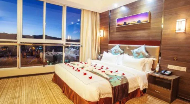 Люкс Deluxe Yunting City Hotel (Lijiang Ancient City)