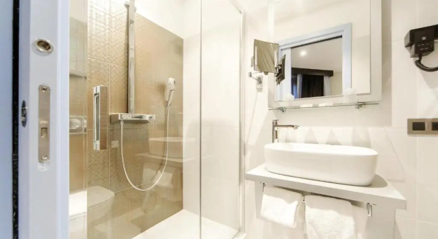 Четырёхместный номер Superior с балконом Hôtel Boutique Richelieu, Lyon Gare Part-Dieu