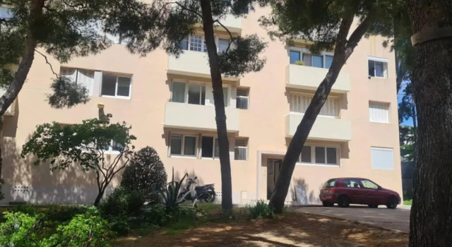 L'orée de la plage: appt. tout confort 4/6 pers. 400 m de la plage, Забронировать Апартаменты/квартира Отели Ла-Сьота с парковкой, рядом с Plage aux Chiens, Парковка