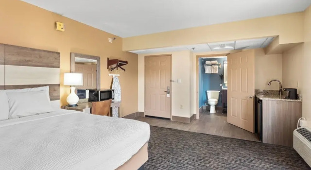 Двухместный номер Economy с балконом Americana Motor Inn on Boardwalk