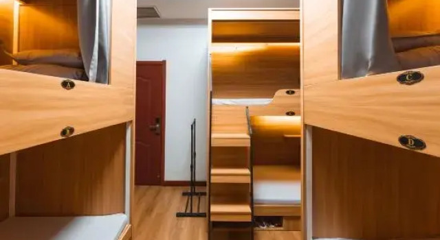 Кровать в общем номере Sunday Youth Space Hostel (Yingtianmen)