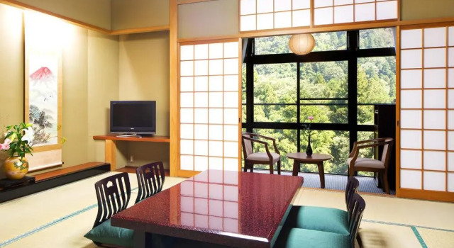 Номер Standard с видом на реку Yamanaka Onsen Kagari Kisshotei