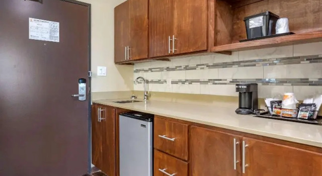 Номер Standard Comfort Suites Cedar Park - Austin Northwest