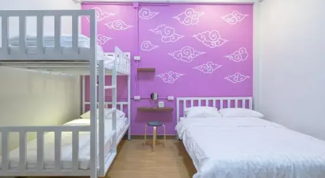 Четырёхместный семейный номер Standard BED Friends Poshtel