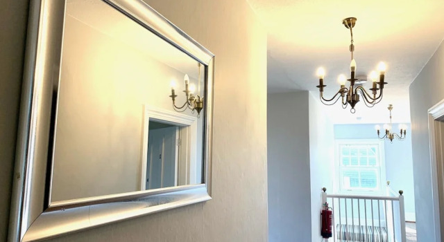 The Farmhouse - Sleeps 12 with Private Grounds, Забронировать Дом для отпуска Отели Исторического графства Суссекса с парковкой, Парковка