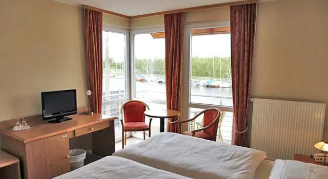 Hotel zur Brücke, Забронировать Отель Грайфсвальд Мекленбург-Померания