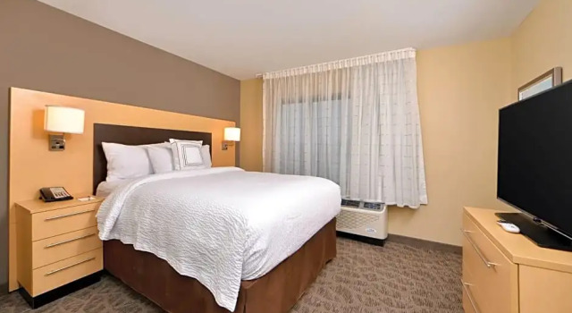 Двухместный люкс c 1 комнатой TownePlace Suites by Marriott Detroit Commerce