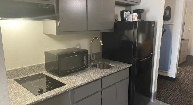 Люкс Quality Inn & Suites Spring Lake - Fayetteville near Fort Bragg