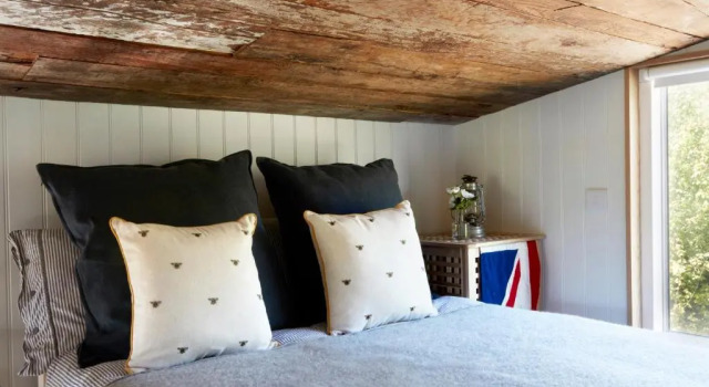 Extraordinary Huts Ltd, Забронировать Отель Отели Исторического графства Суссекса с парковкой, Парковка