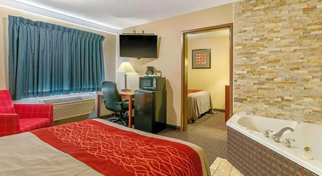 Четырёхместный люкс Rodeway Inn Rapid City North