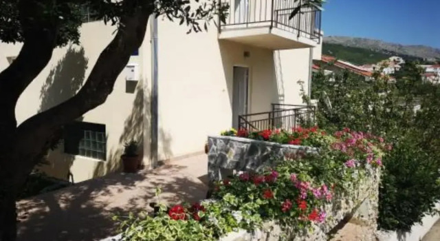 Sunset Garden Podstrana, Забронировать Апартаменты/квартира Отели Подстраны с парковкой, рядом с Частный Пляж «Апартментс Лавица Бич Думичич», Парковка