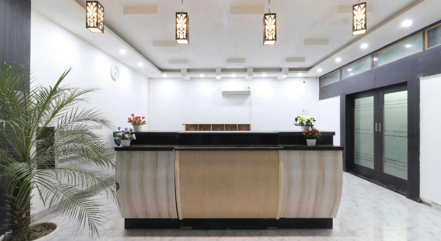 OYO 63087 Hotel Royal Paradise, Забронировать Отель Бани штат Уттар-Прадеш