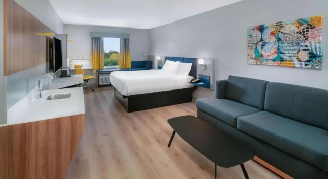Люкс Microtel Inn & Suites by Wyndham Hot Springs