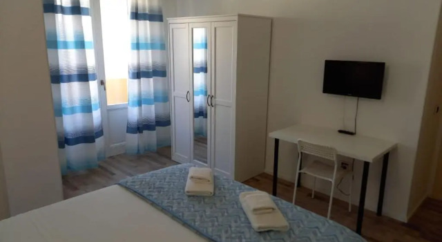 Iris Rooms, Забронировать Гостевой дом Гостевые дома Кальяри, рядом с Piazza del Carmine, Гостевой дом