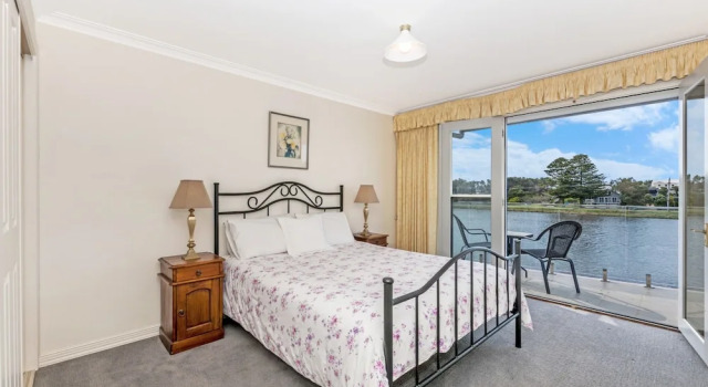 River Charm Apartment
