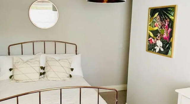 Walk Anywhere From This Cosy Central Flat