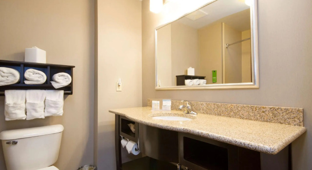 Standard Vierer Zimmer Hampton Inn Marshall