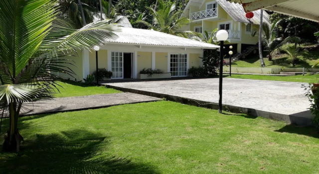 Coconut Grove Lodge, Prenota Hotel Hotel a Colon con colazione, Colazione