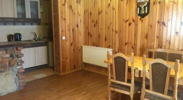 Guest house Zatishniy dvir, Prenota Affittacamere Hotel a Ivano-Frankovsk con parcheggio, Parcheggio