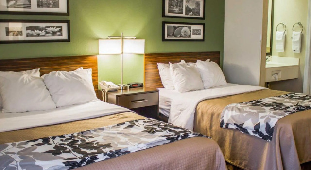 Четырёхместный номер Standard Отель Suburban Studios Johnstown - Richland Town Center