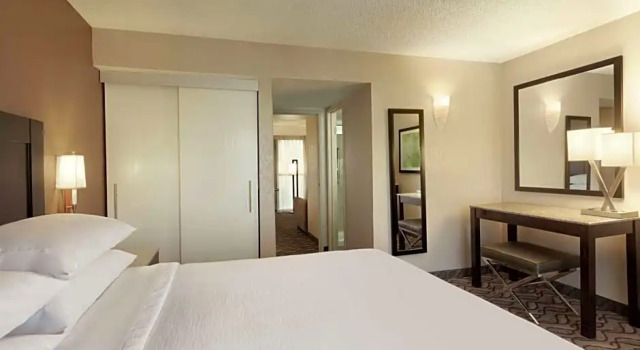 Двухместный люкс с 2 комнатами Embassy Suites by Hilton Arcadia-Pasadena Area
