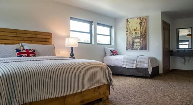 Трёхместный номер Standard Okoboji Commons Hotel