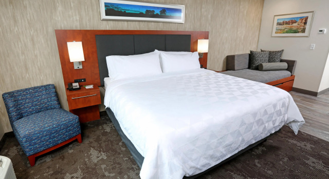 Holiday Inn & Suites Sioux Falls - Airport by IHG, 予約 ホテル スーフォールズ サウスダコタ州
