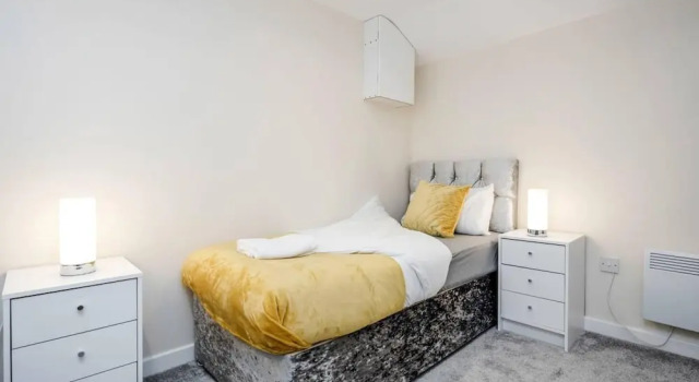 Cosy 2BR Maisonette Near Hospital & Stations