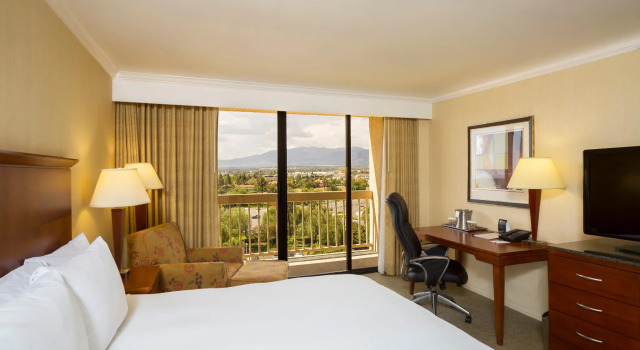 Двухместный номер Standard с балконом Ontario Airport Hotel & Conference Center