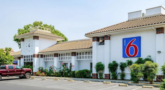 California Inn, Book Hotel Hoteller i Stockton med pool, Swimmingpool