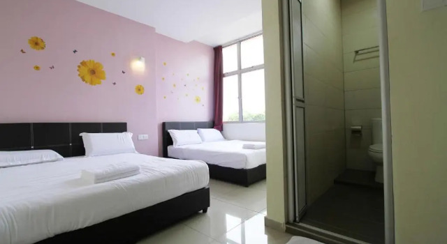 Четырёхместный номер Deluxe Max Inn Hotel
