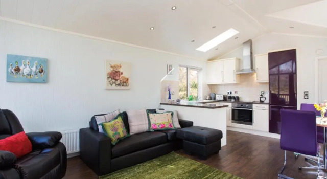 2-bed Cottage With Hot Tub at Loch Achilty, Nc500