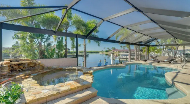 Коттедж Dock & Pool: Canal-front Cape Coral Oasis!