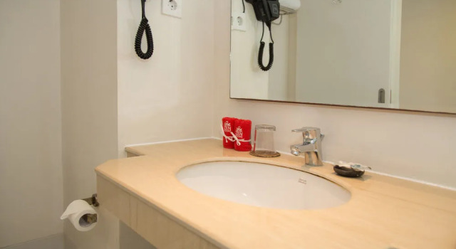 ZenRooms Kuta Jerman Beach, Забронировать Отель Отели провинции Бали с завтраком, Завтраки