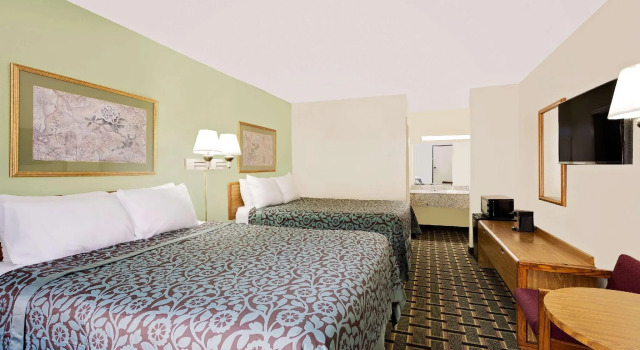 Четырёхместный номер Standard Days Inn by Wyndham Cleveland TN