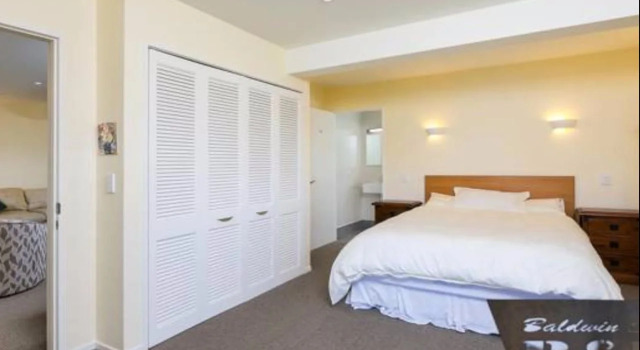 Baldwin Street BNB