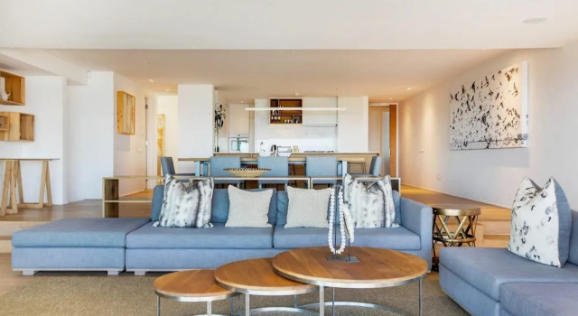 Апартаменты Modern Seaside Apartment w Incredible Views Lillamton