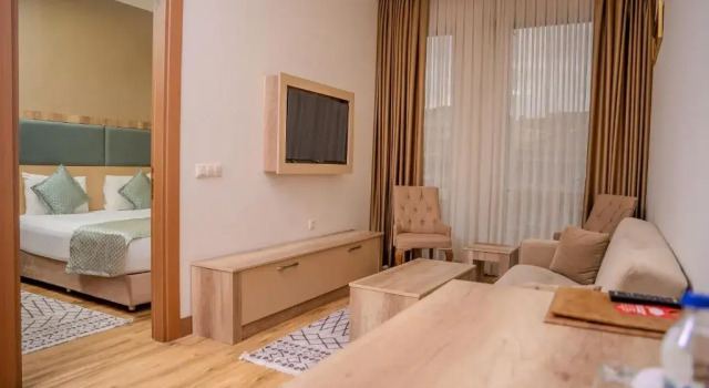 Трёхместный номер Deluxe Mari Suites Hotel
