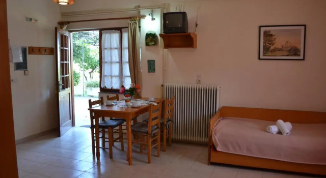 Dimitras House, Prenota Hotel Hotel a Peloponneso con parcheggio, Parcheggio