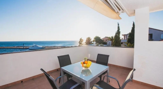Апартаменты Apartments by the Sea Semy